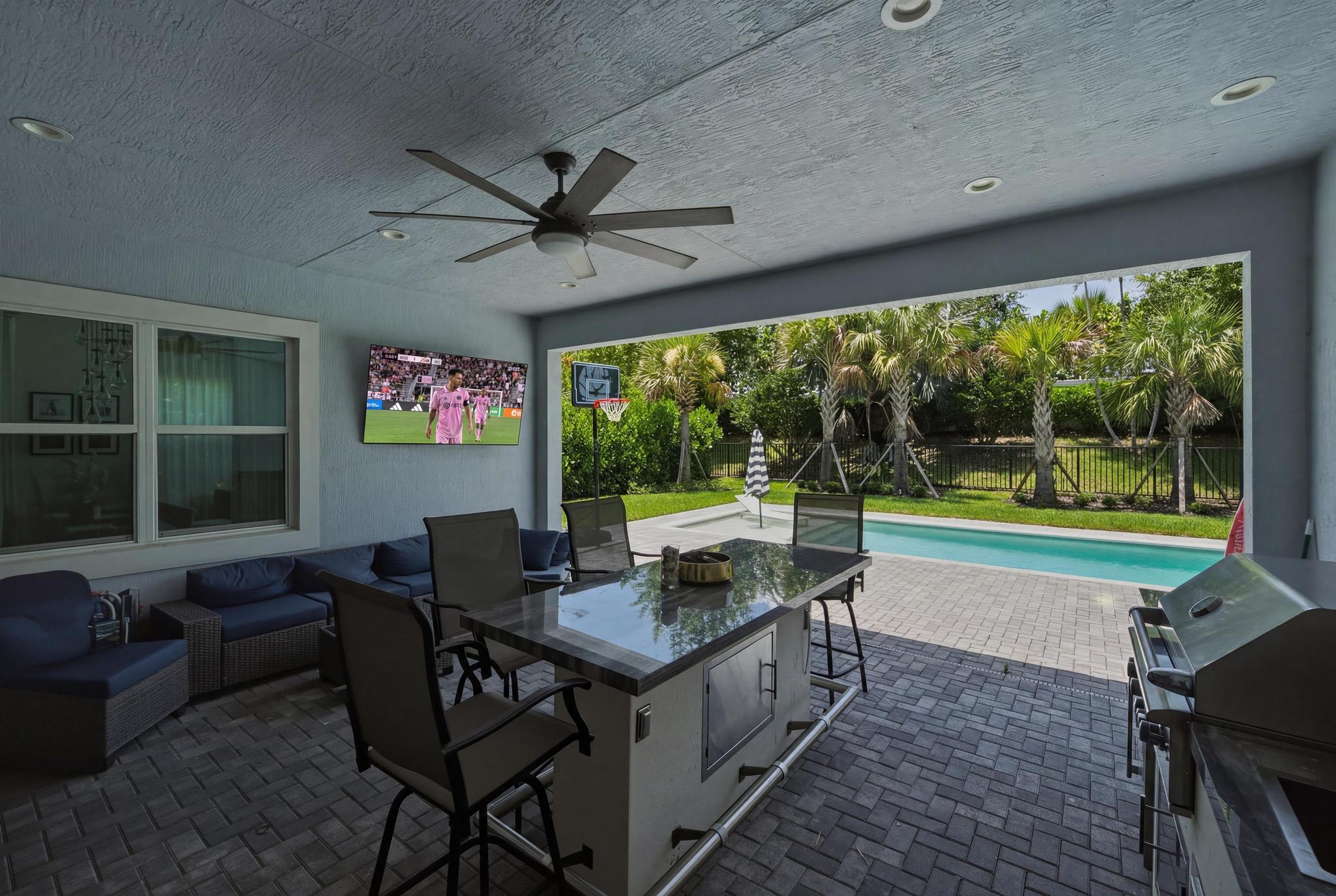 9264 CRESTVIEW Circle