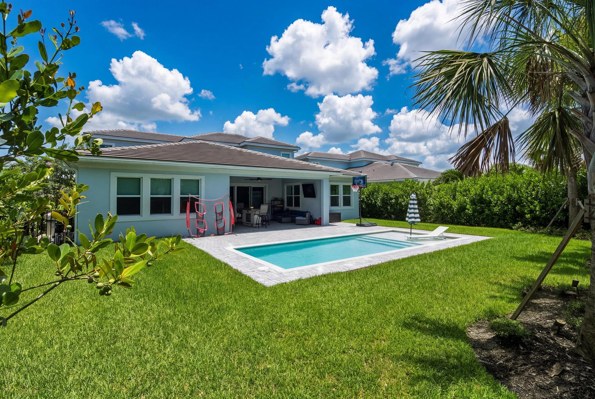 9264 CRESTVIEW Circle
