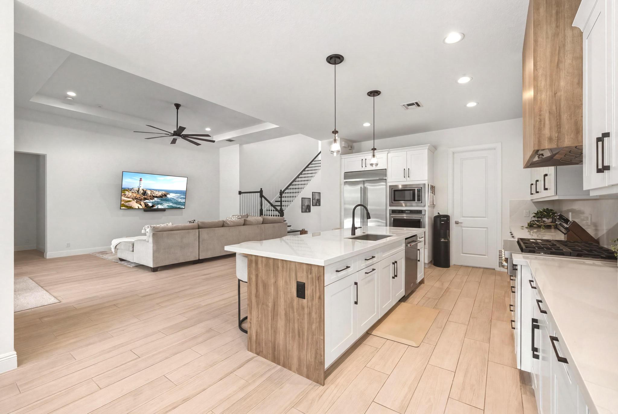 9264 CRESTVIEW Circle
