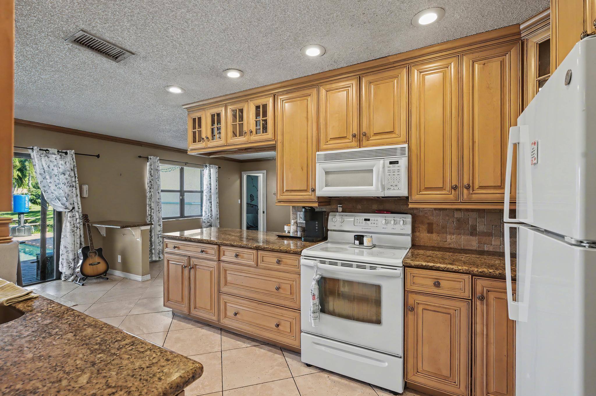 8231 NW 6th Court