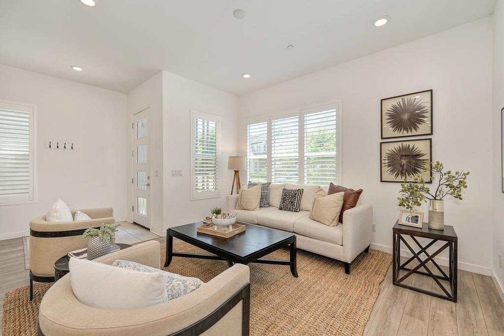 33 fischbacher Street