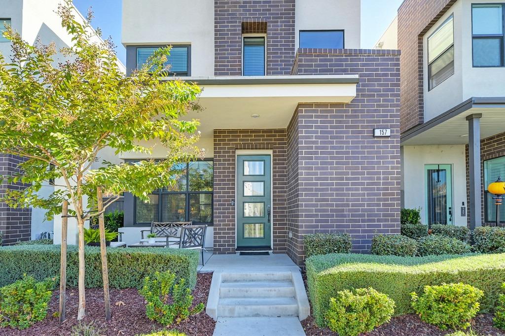 157 Fischbacher Street