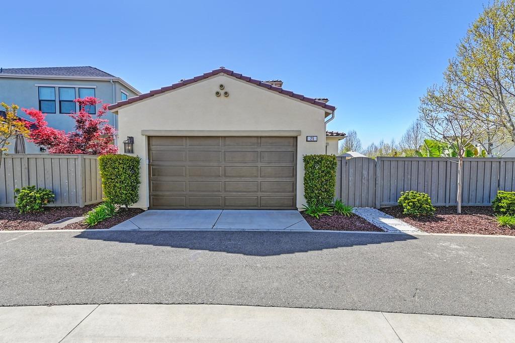 25 Larry Welden Street