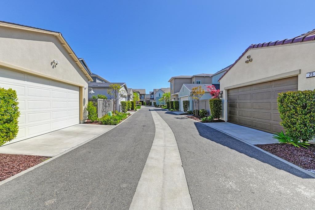 25 Larry Welden Street