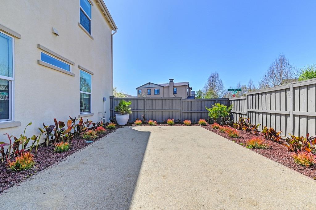 25 Larry Welden Street