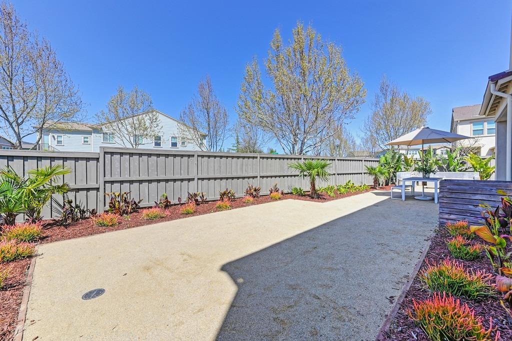 25 Larry Welden Street