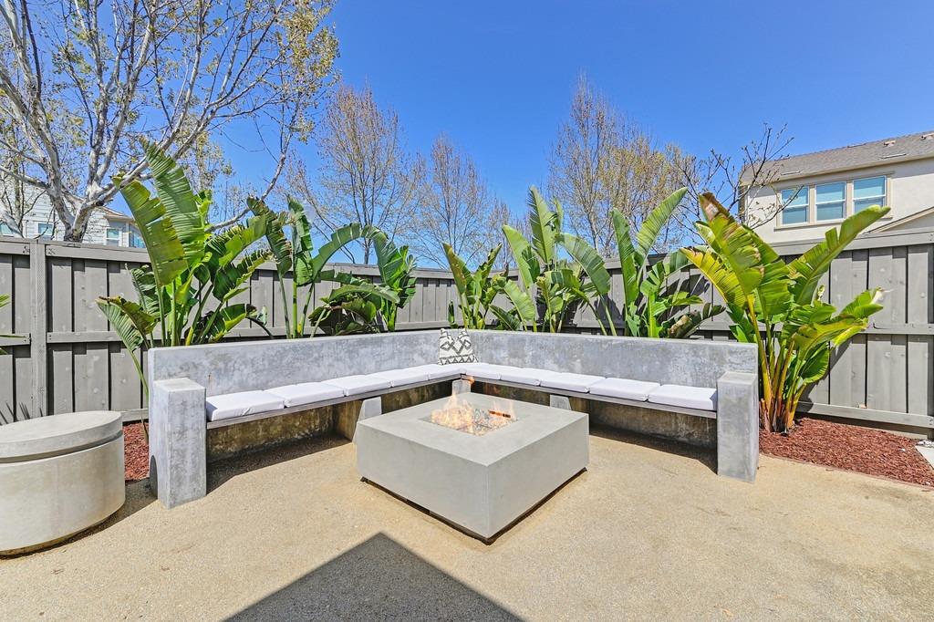 25 Larry Welden Street