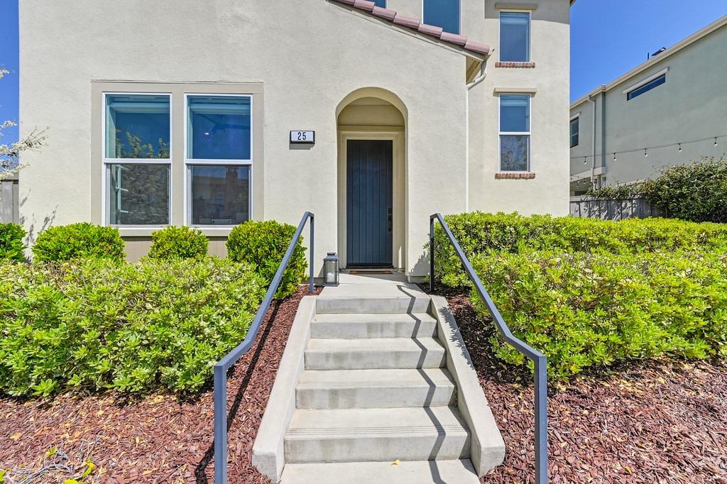 25 Larry Welden Street