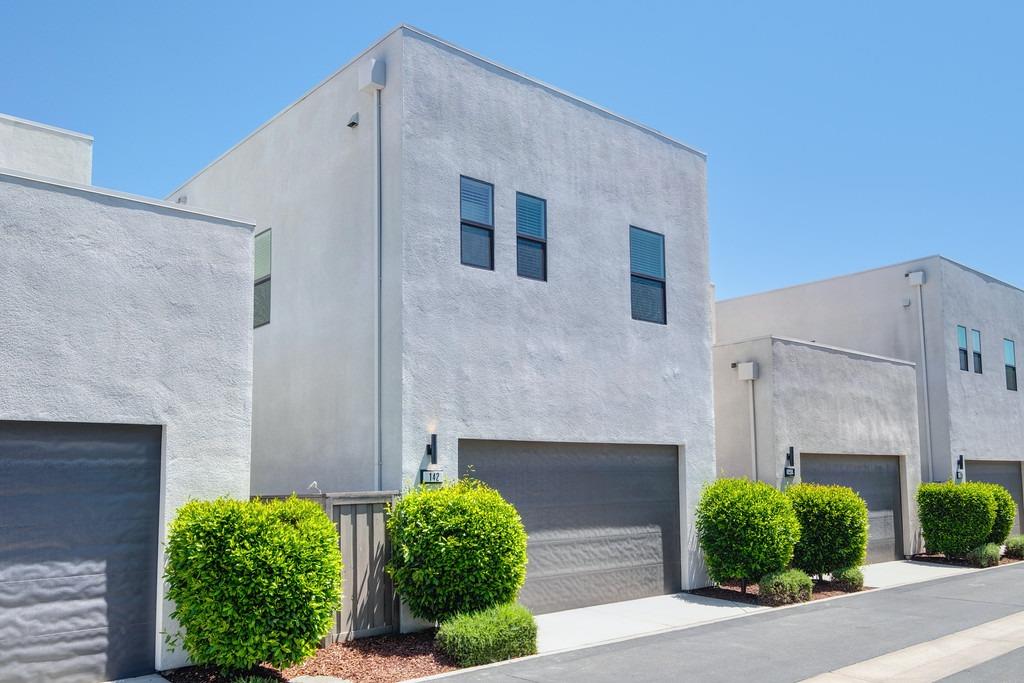 142 Fonseca Street