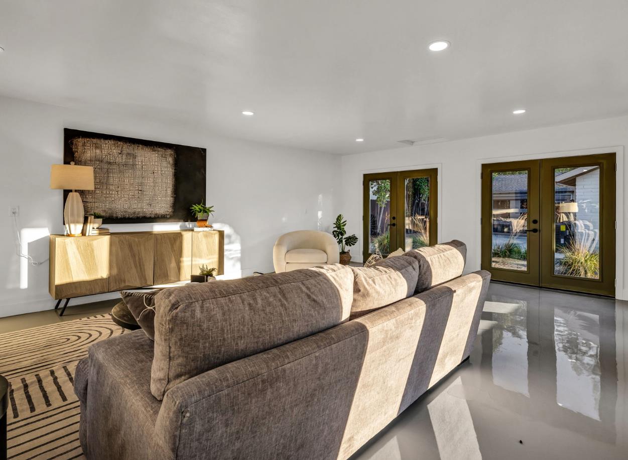 4313 Sierra Madre Drive