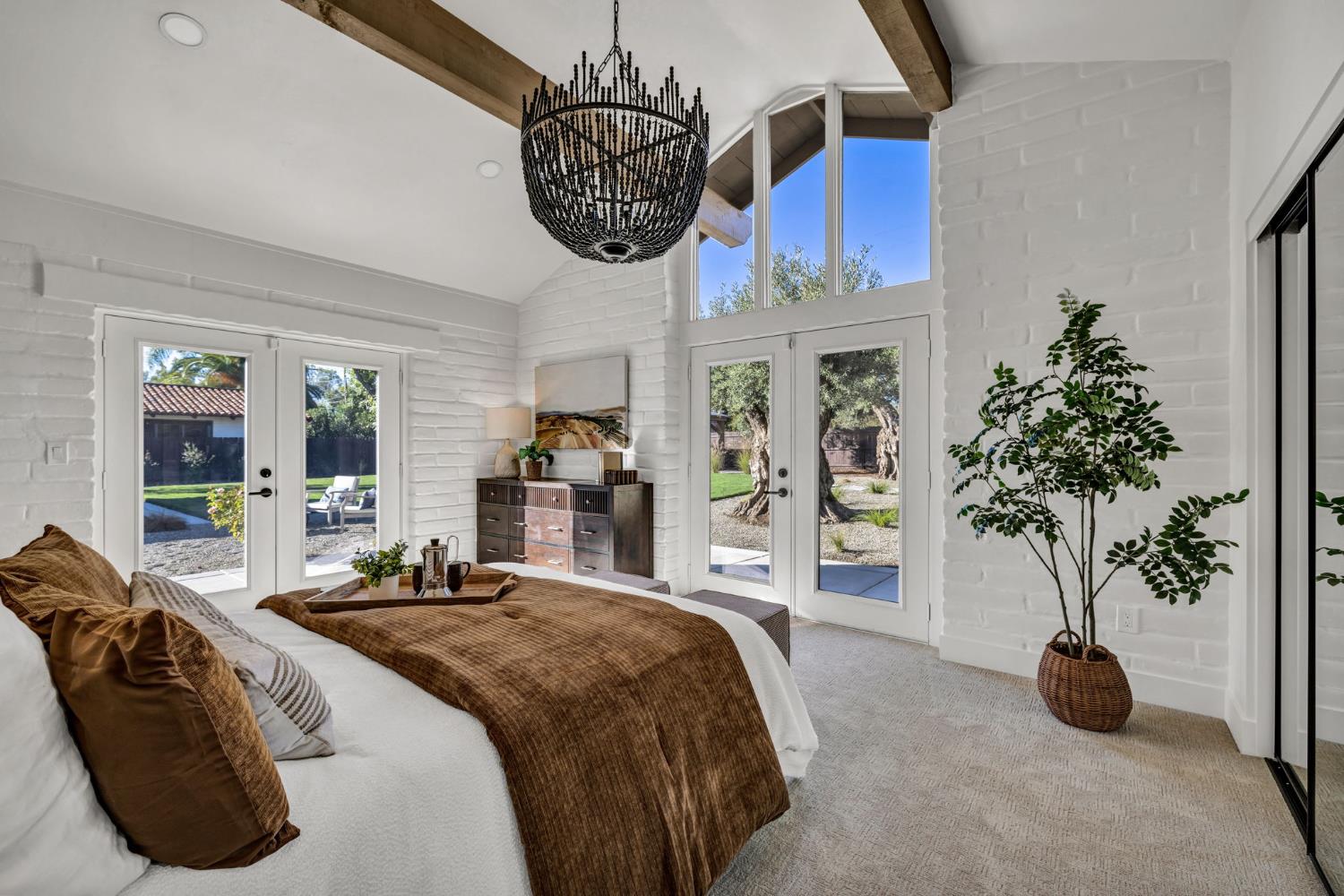 4313 Sierra Madre Drive