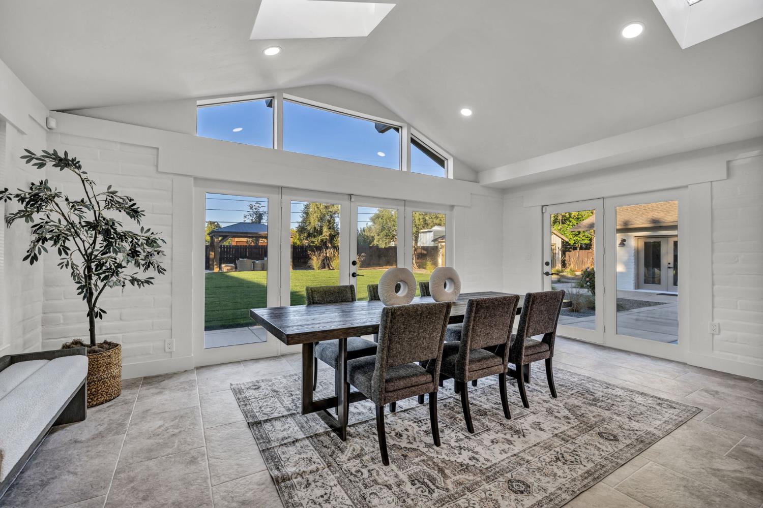 4313 Sierra Madre Drive