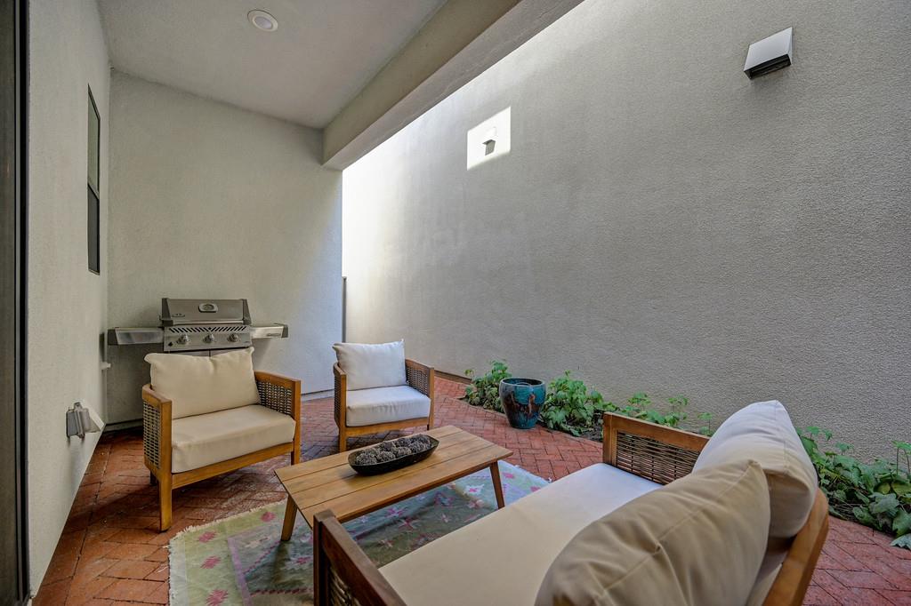 9 Fischbacher Street