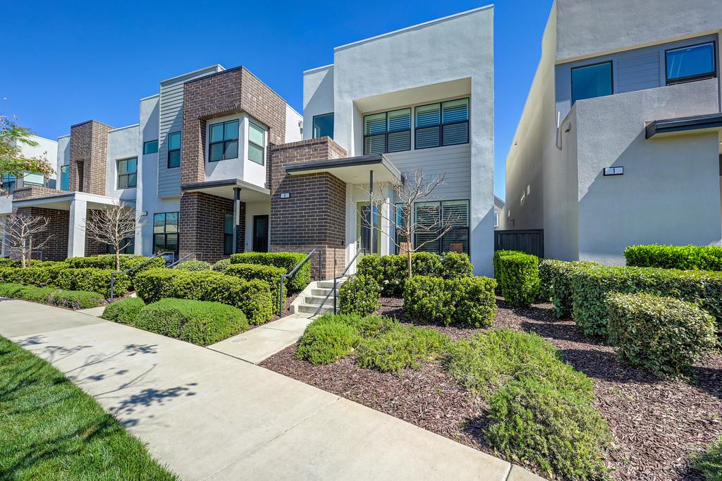 9 Fischbacher Street