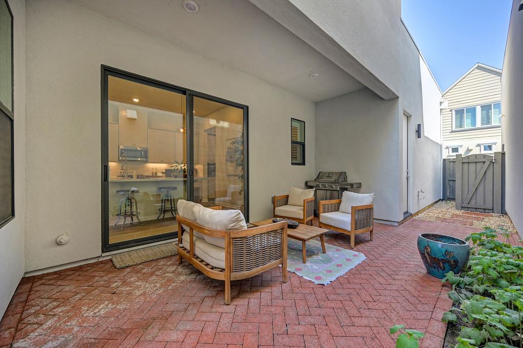 9 Fischbacher Street