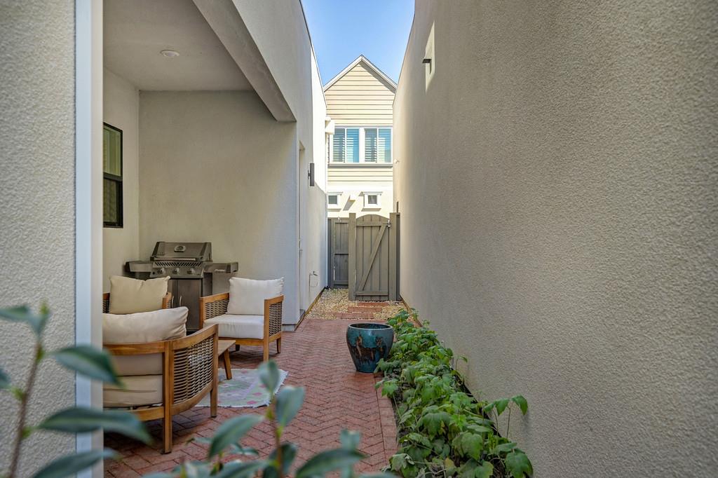 9 Fischbacher Street