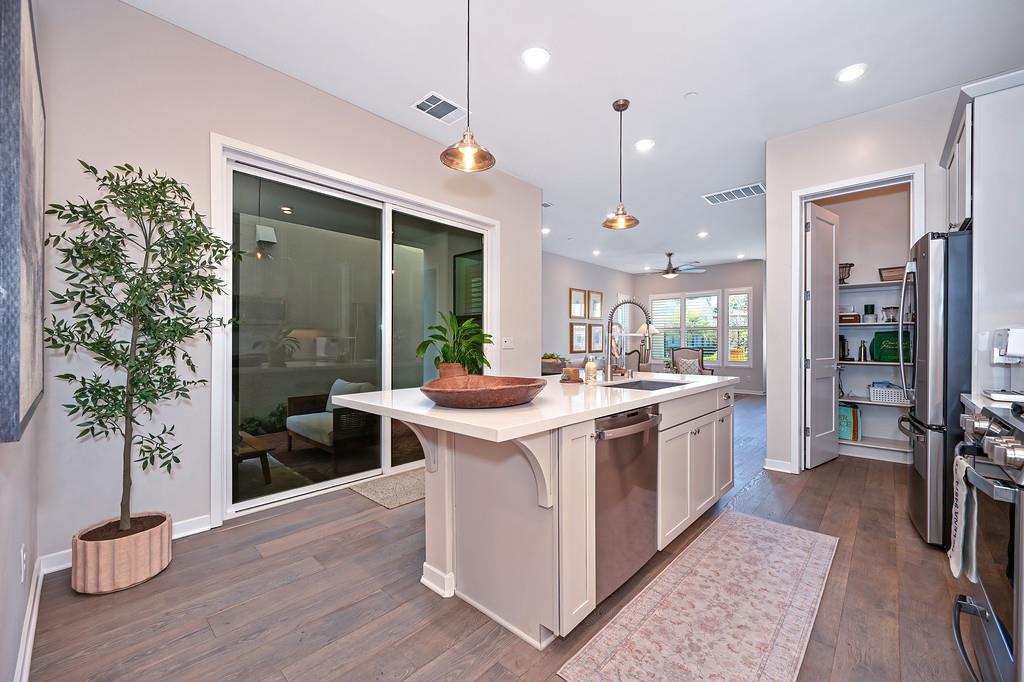 9 Fischbacher Street