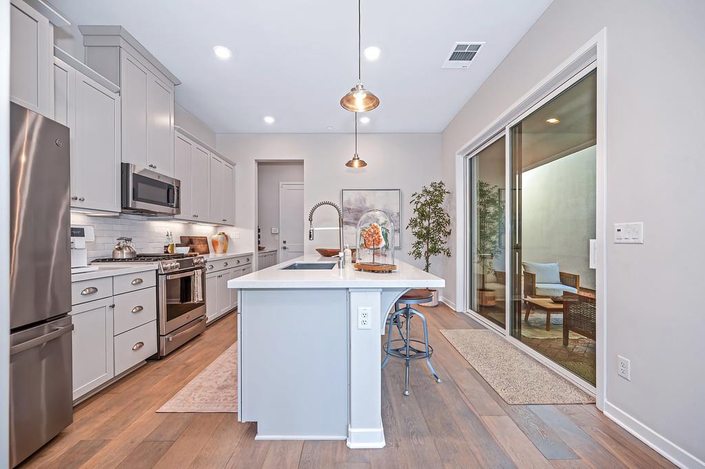 9 Fischbacher Street