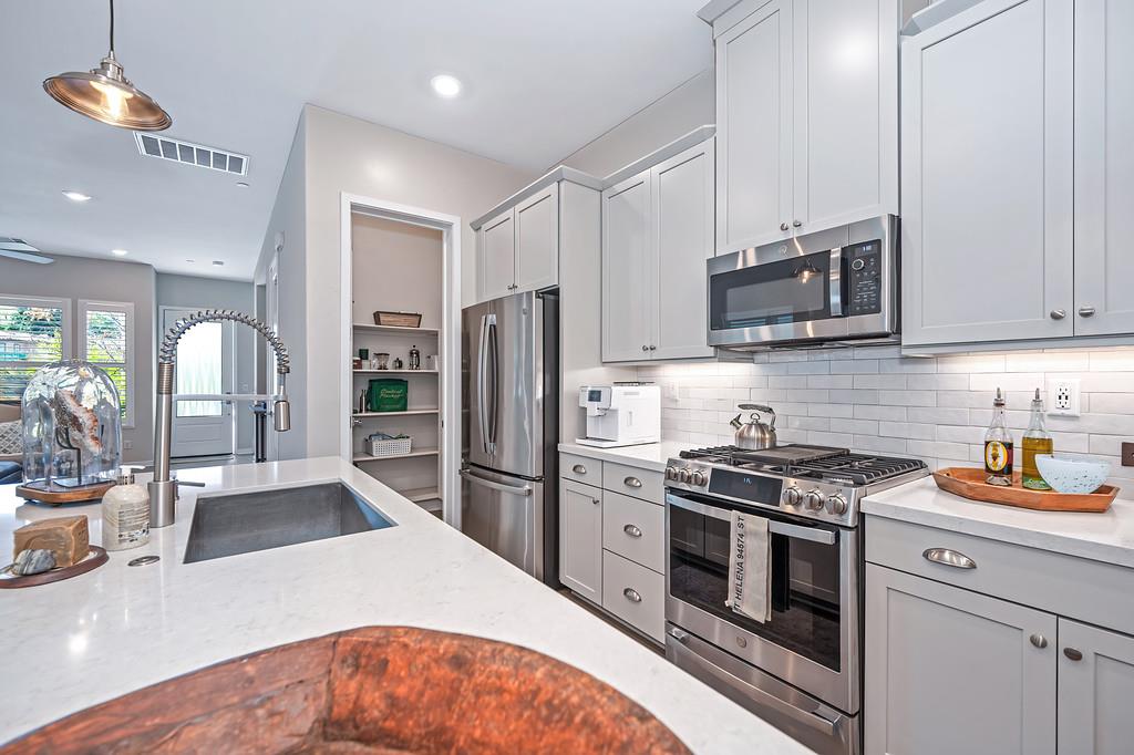 9 Fischbacher Street