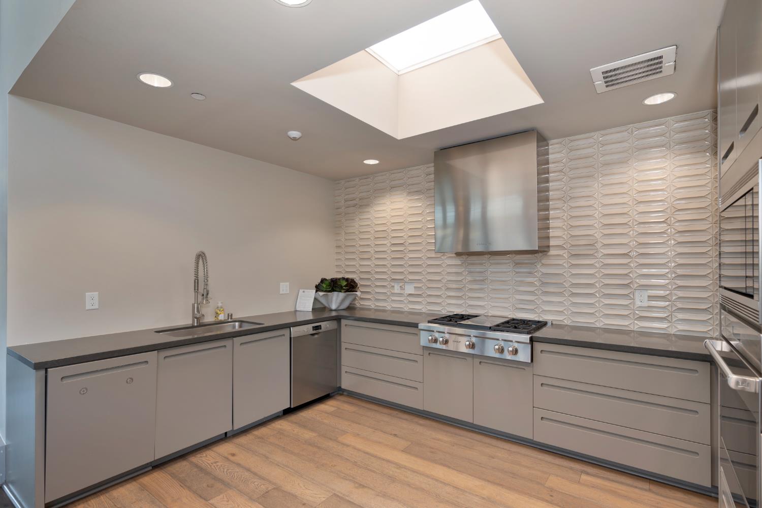 9 Fischbacher Street