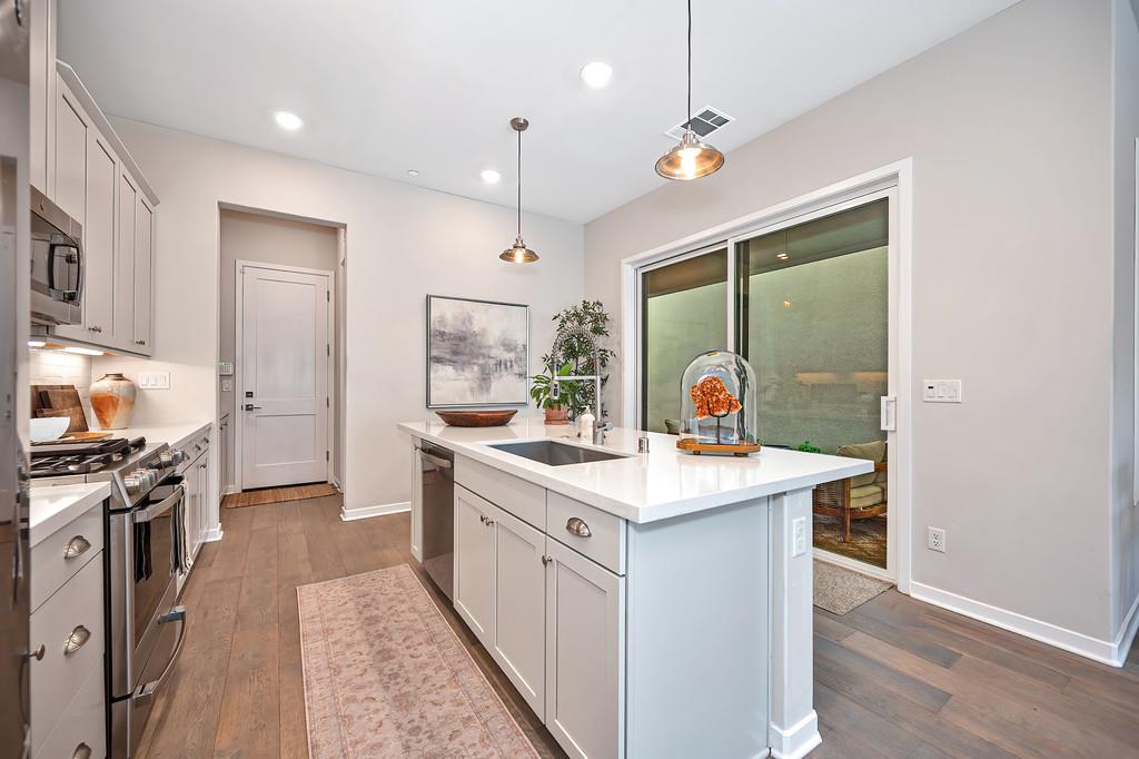 9 Fischbacher Street