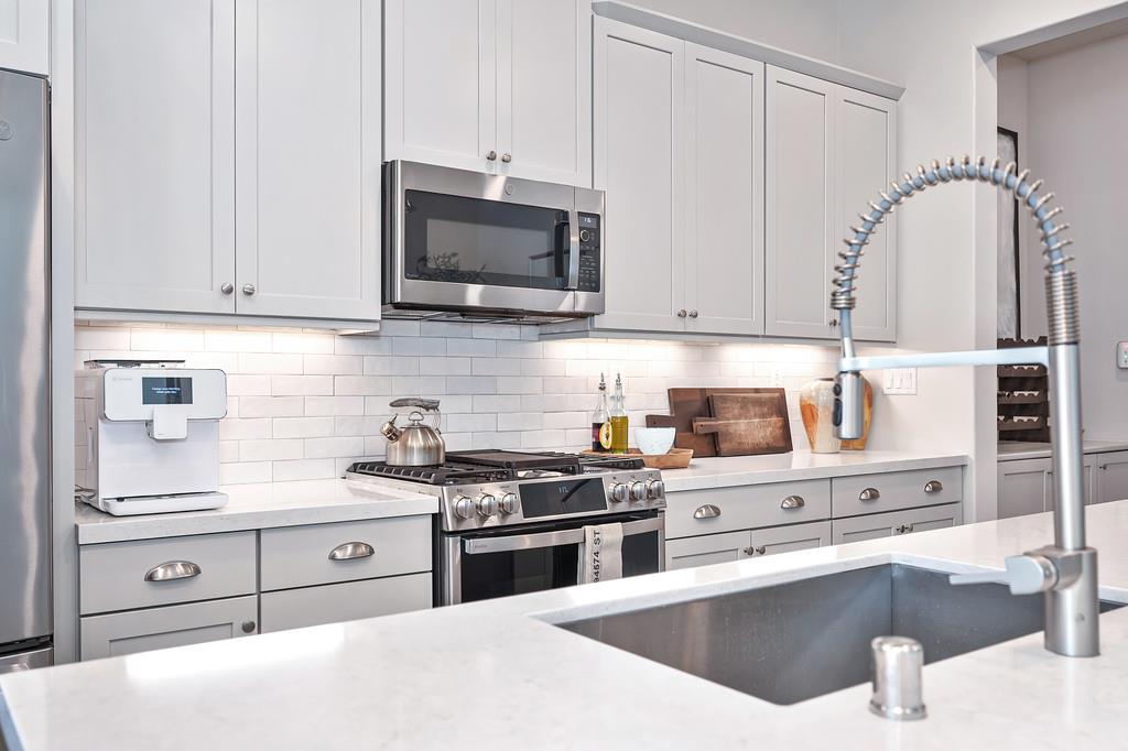 9 Fischbacher Street