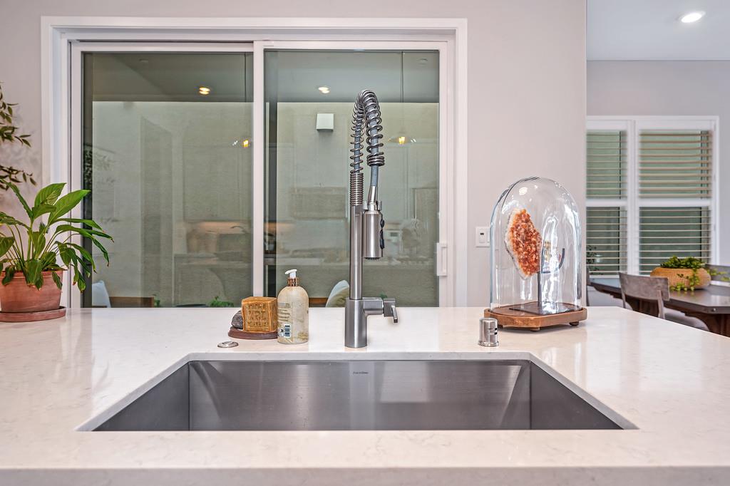 9 Fischbacher Street