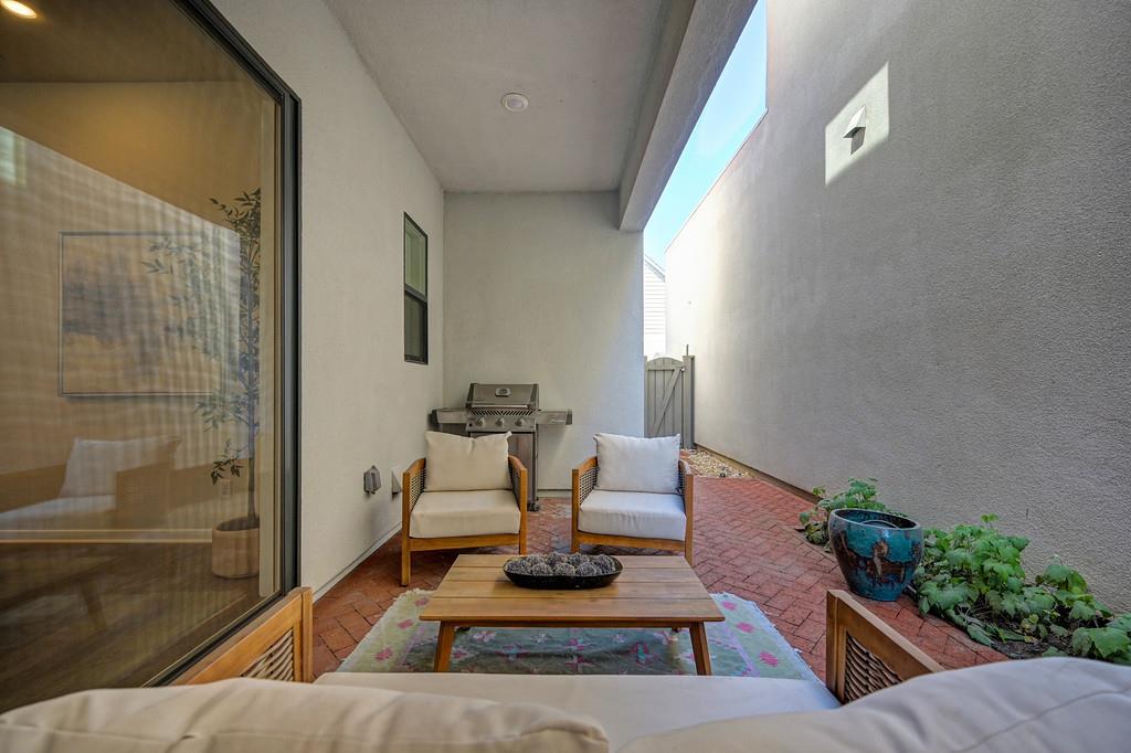 9 Fischbacher Street