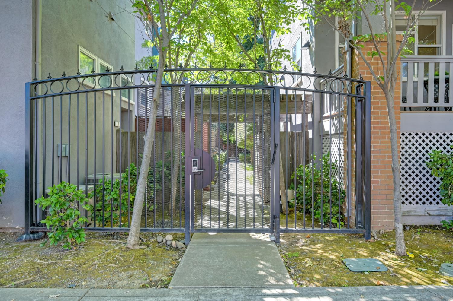 1930 10 Street