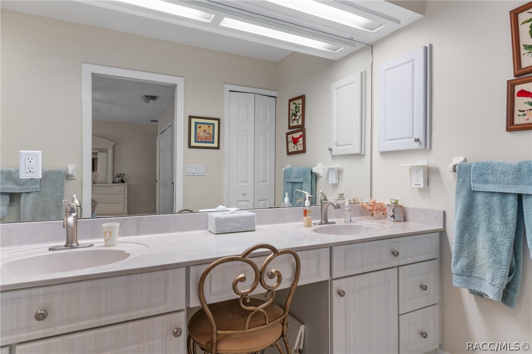 6415 lexington Drive