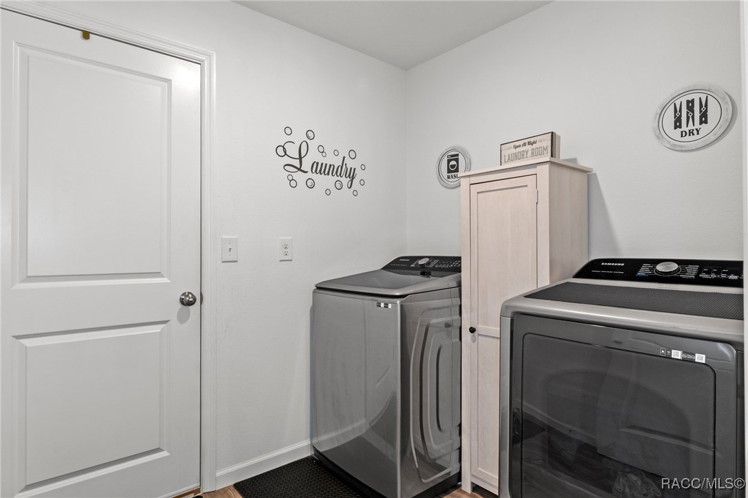 3192 W Barberton Place