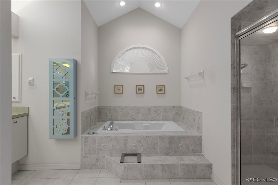 19 Livingstone Daisy Court