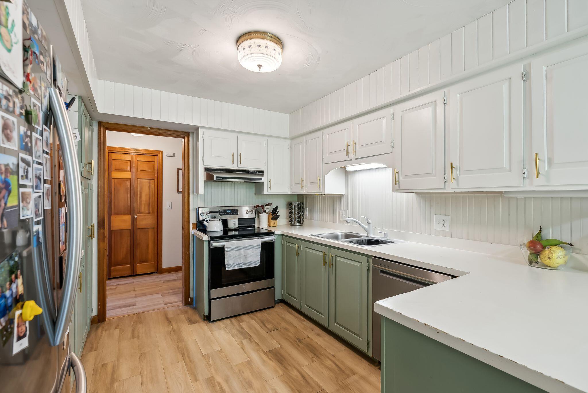 77 Quaker Ridge Road