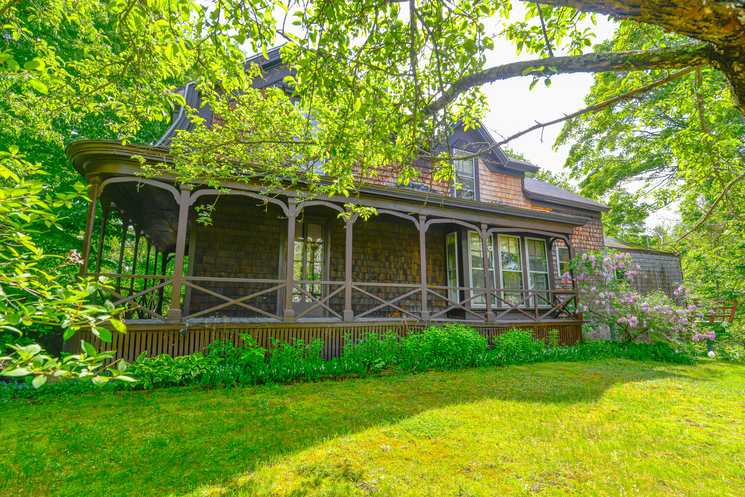 411 Main Street