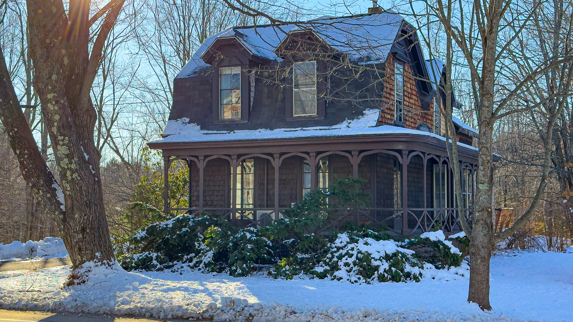 411 Main Street