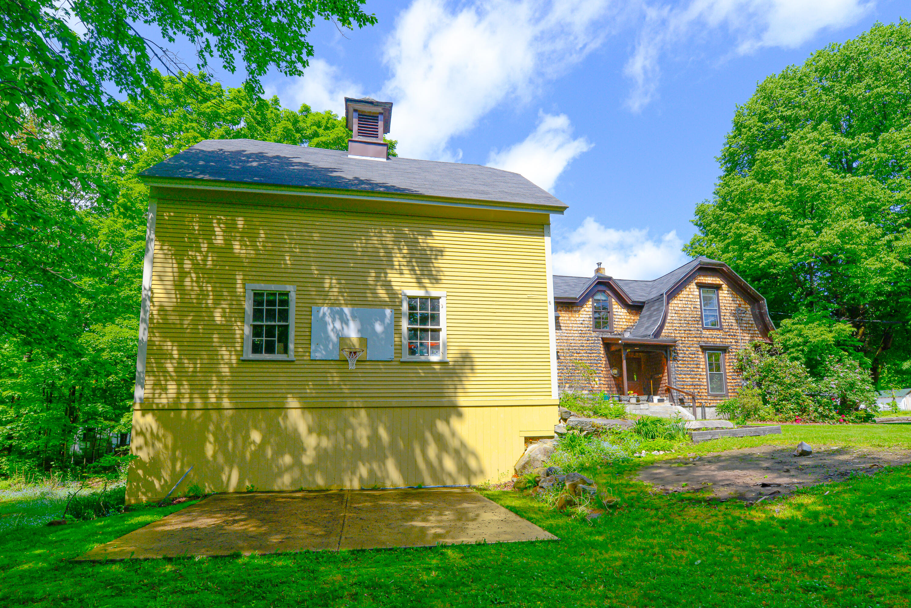 411 Main Street
