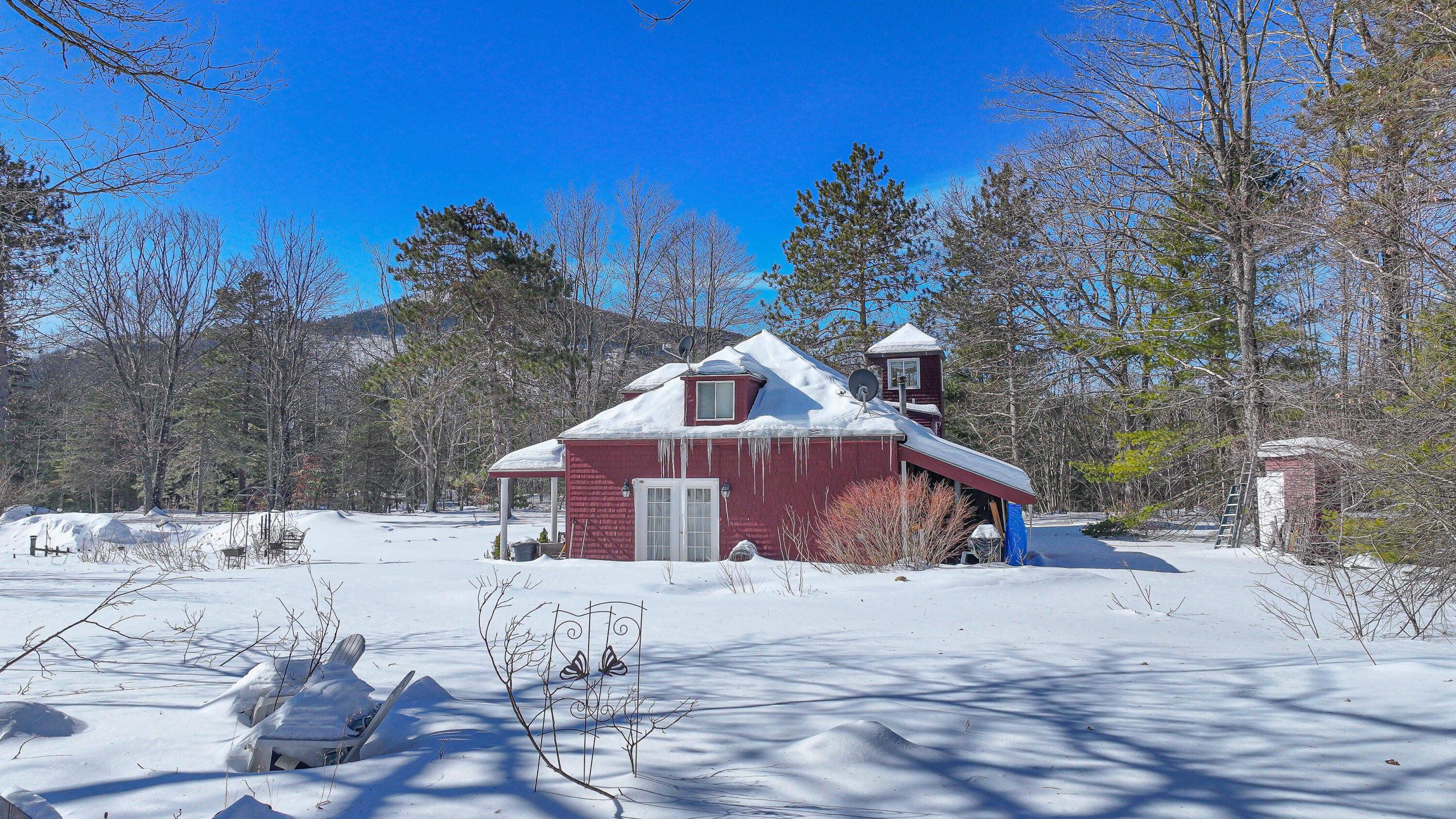 810 Pequawket Trail