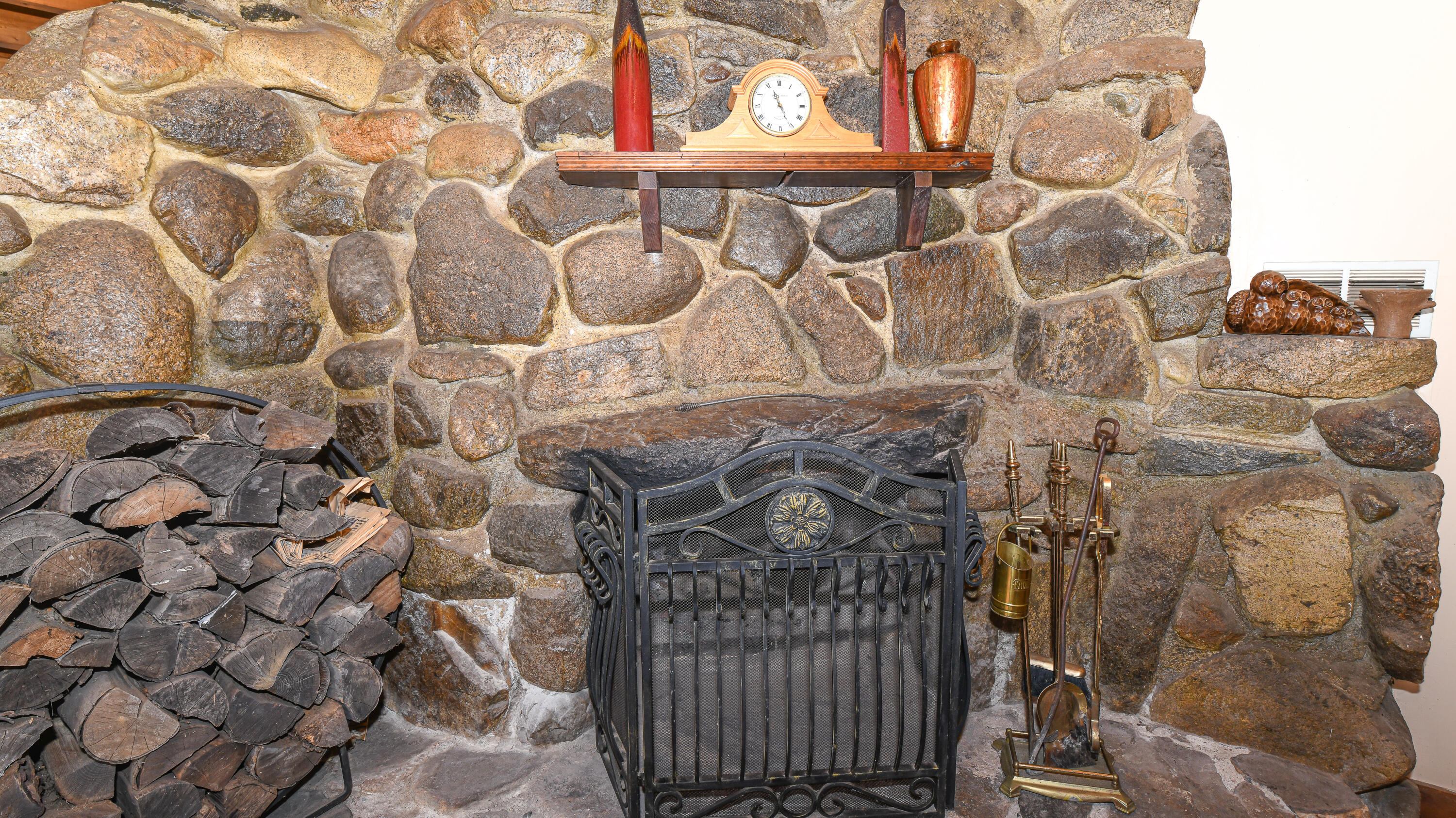 810 Pequawket Trail