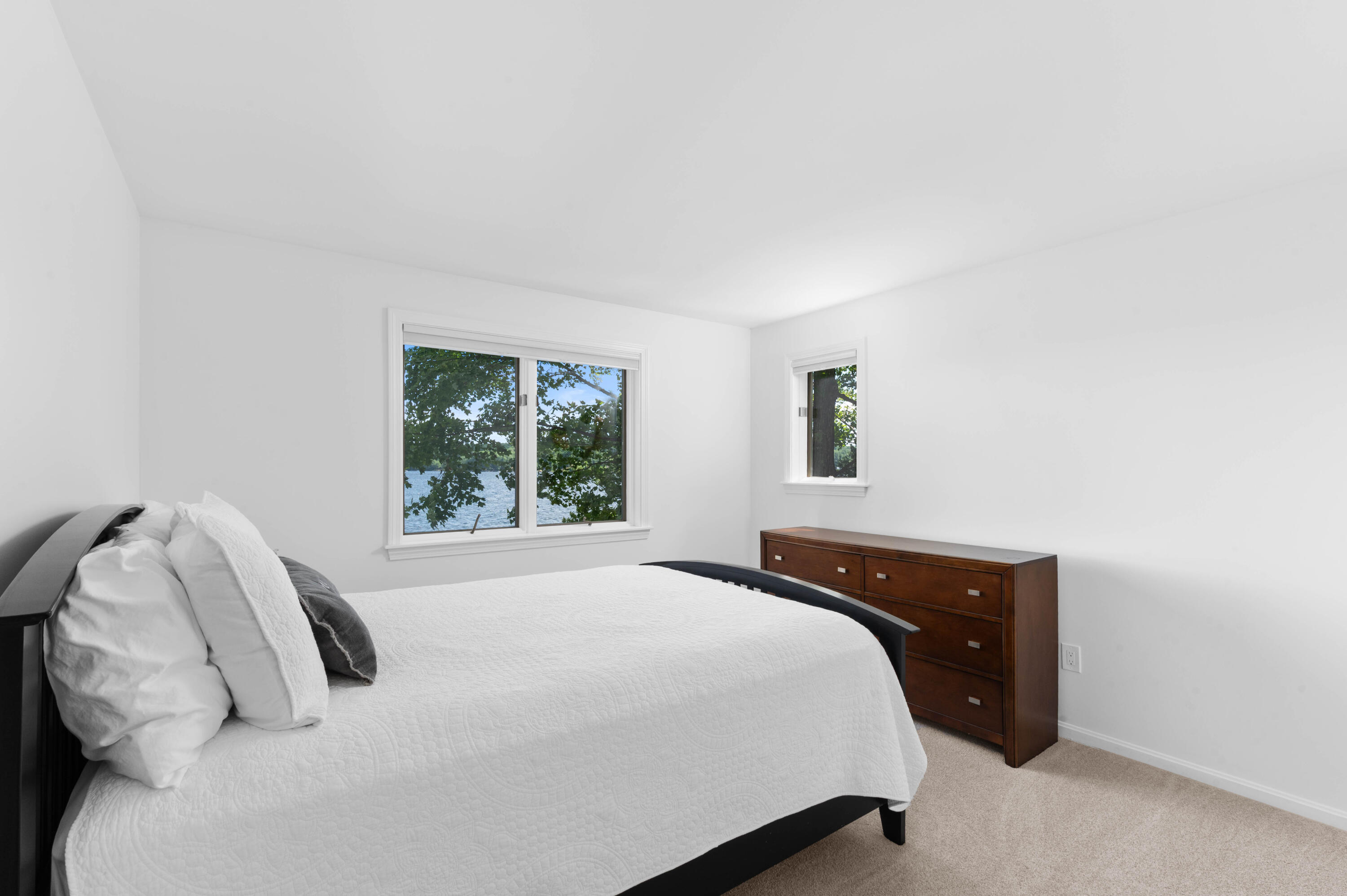 81 Whites Point Road