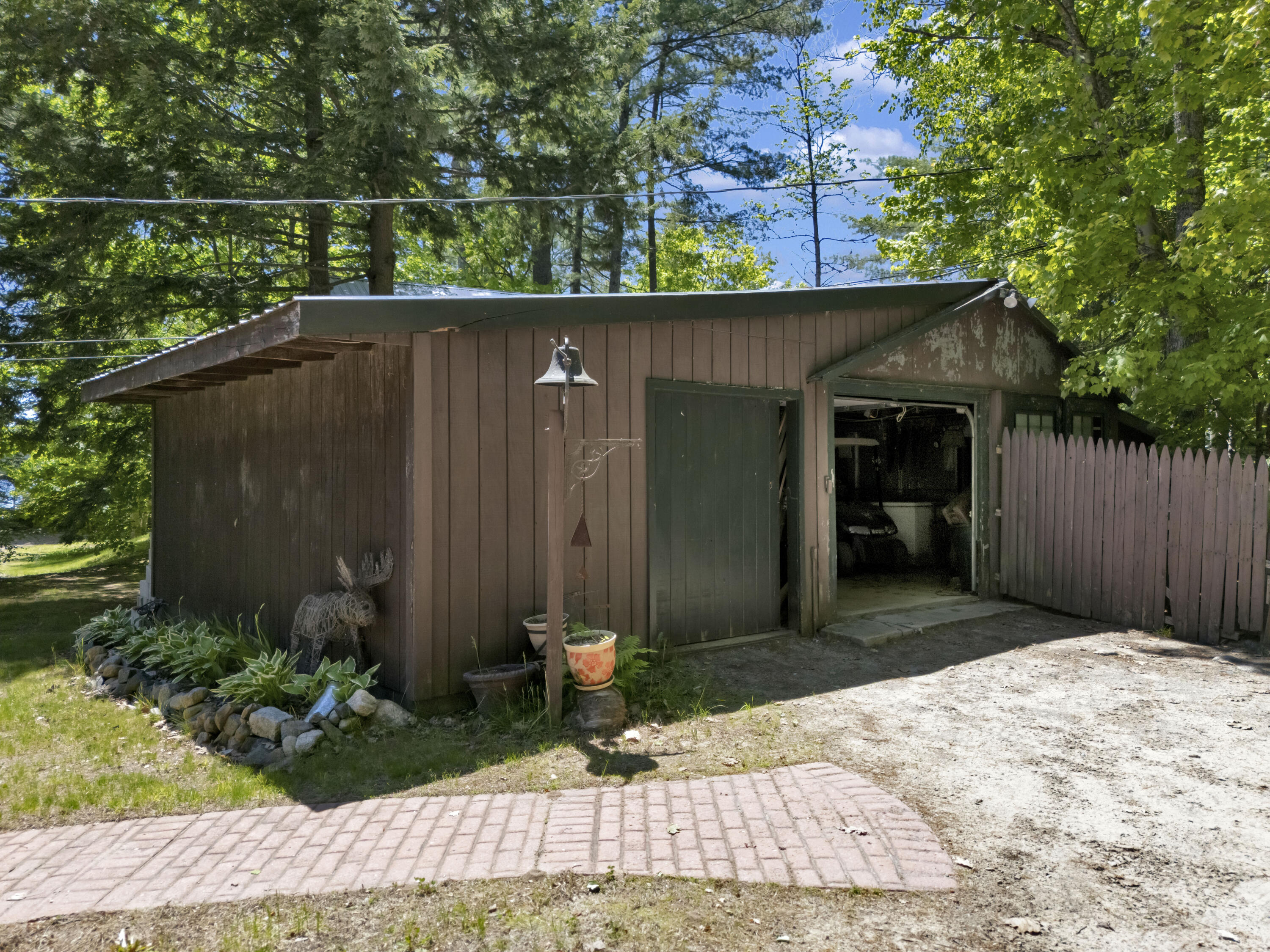1 Colonial Mast Road