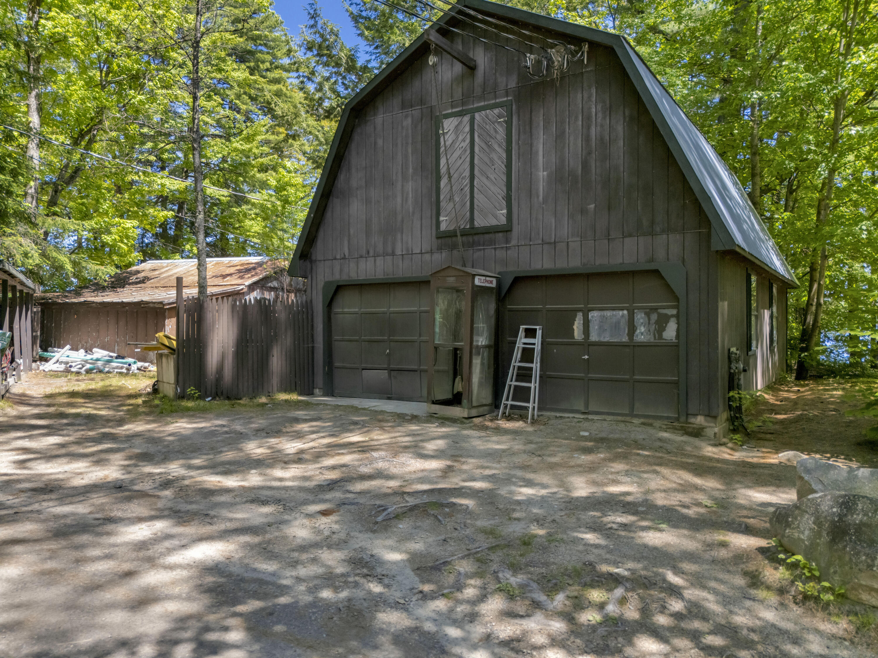 1 Colonial Mast Road