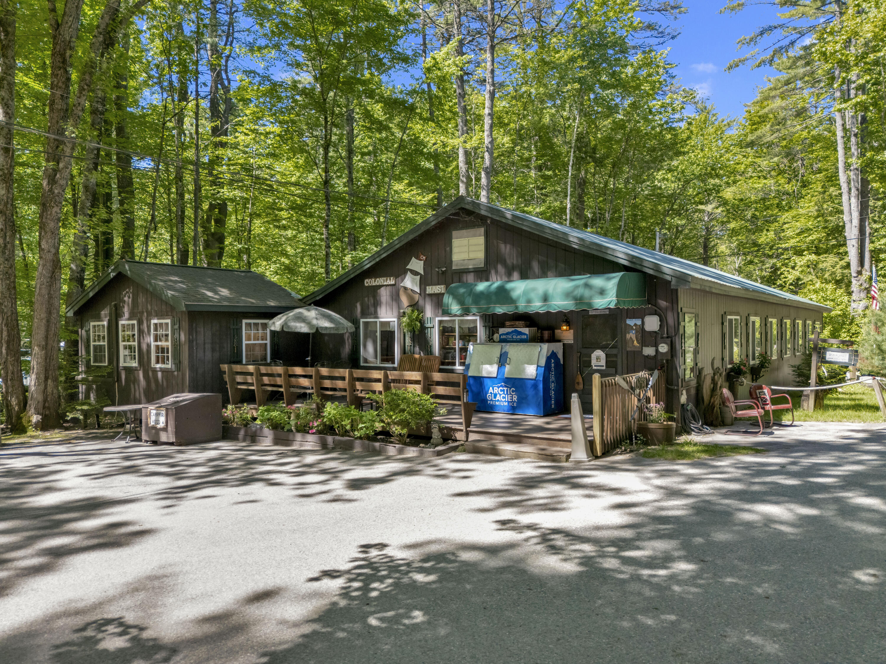 1 Colonial Mast Road