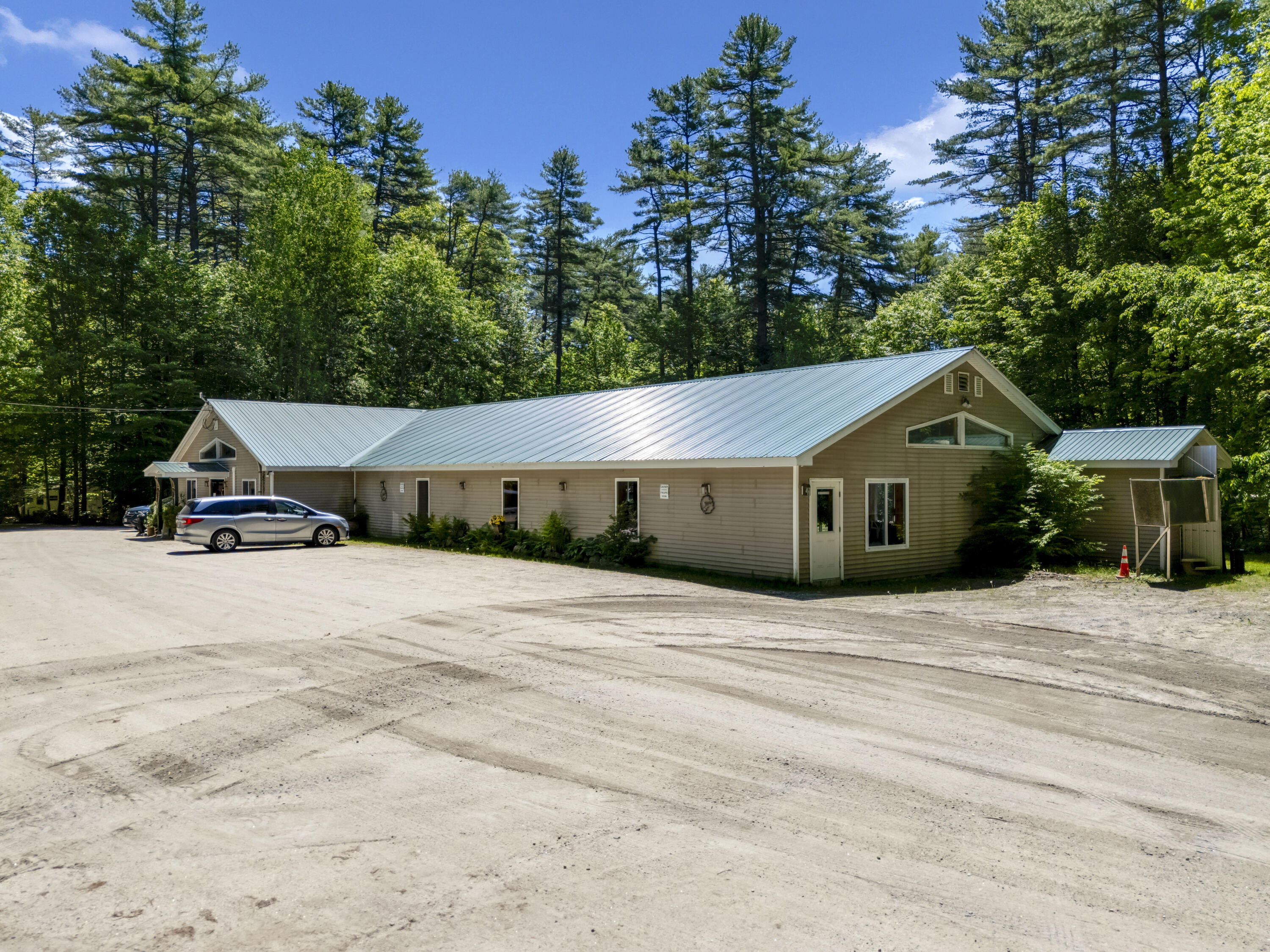 1 Colonial Mast Road