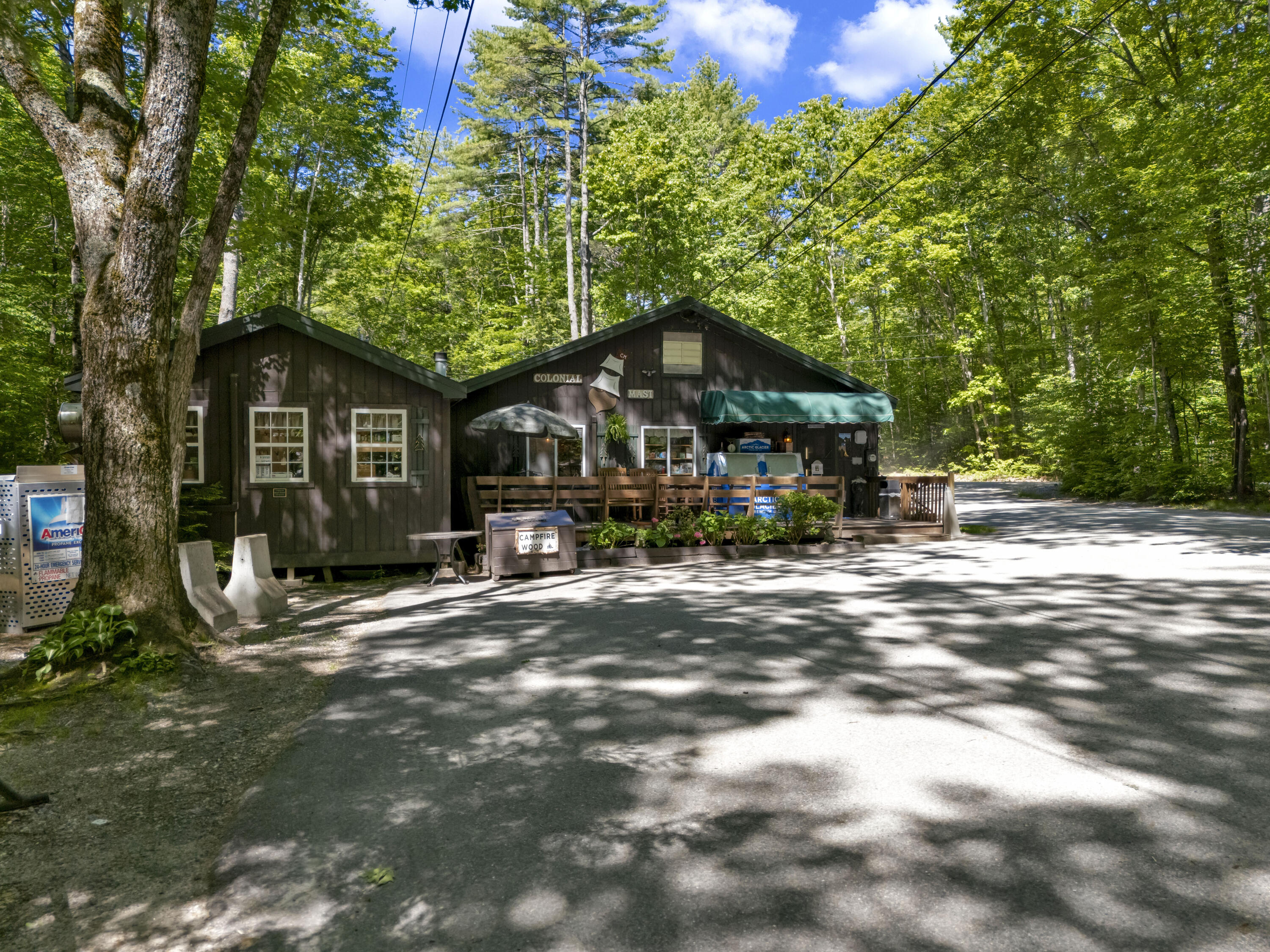 1 Colonial Mast Road