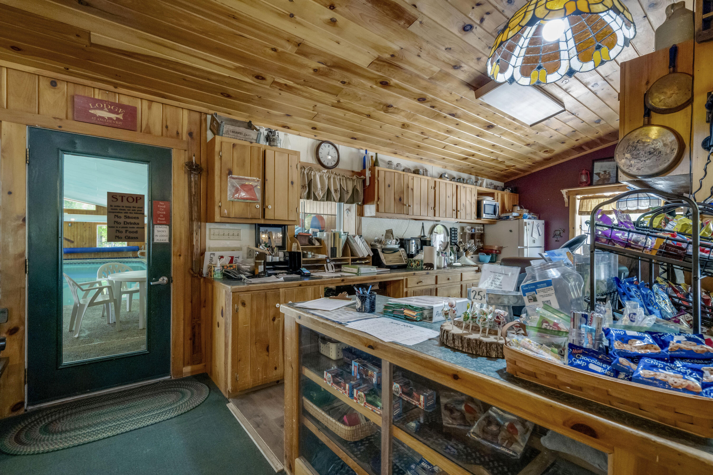 1 Colonial Mast Road