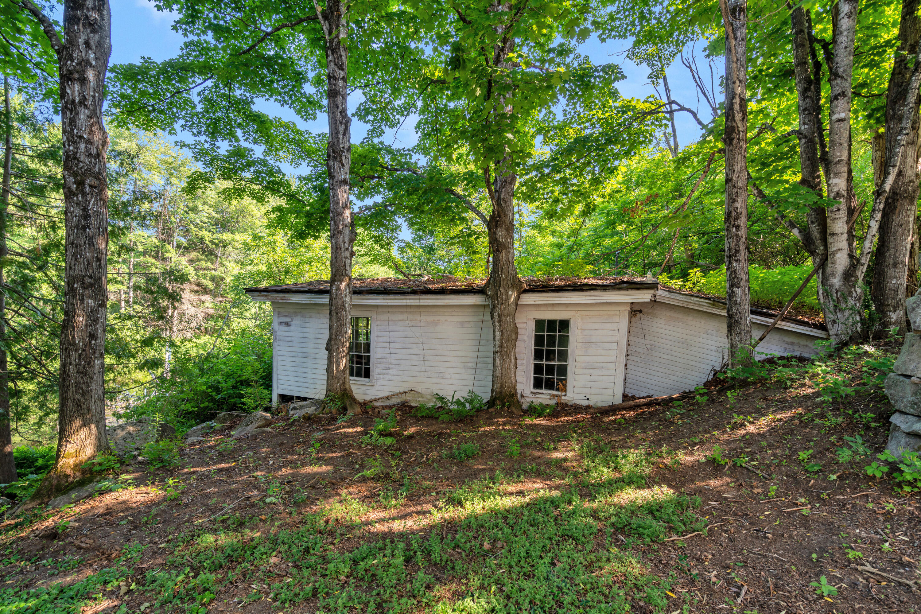 586 Plains Road