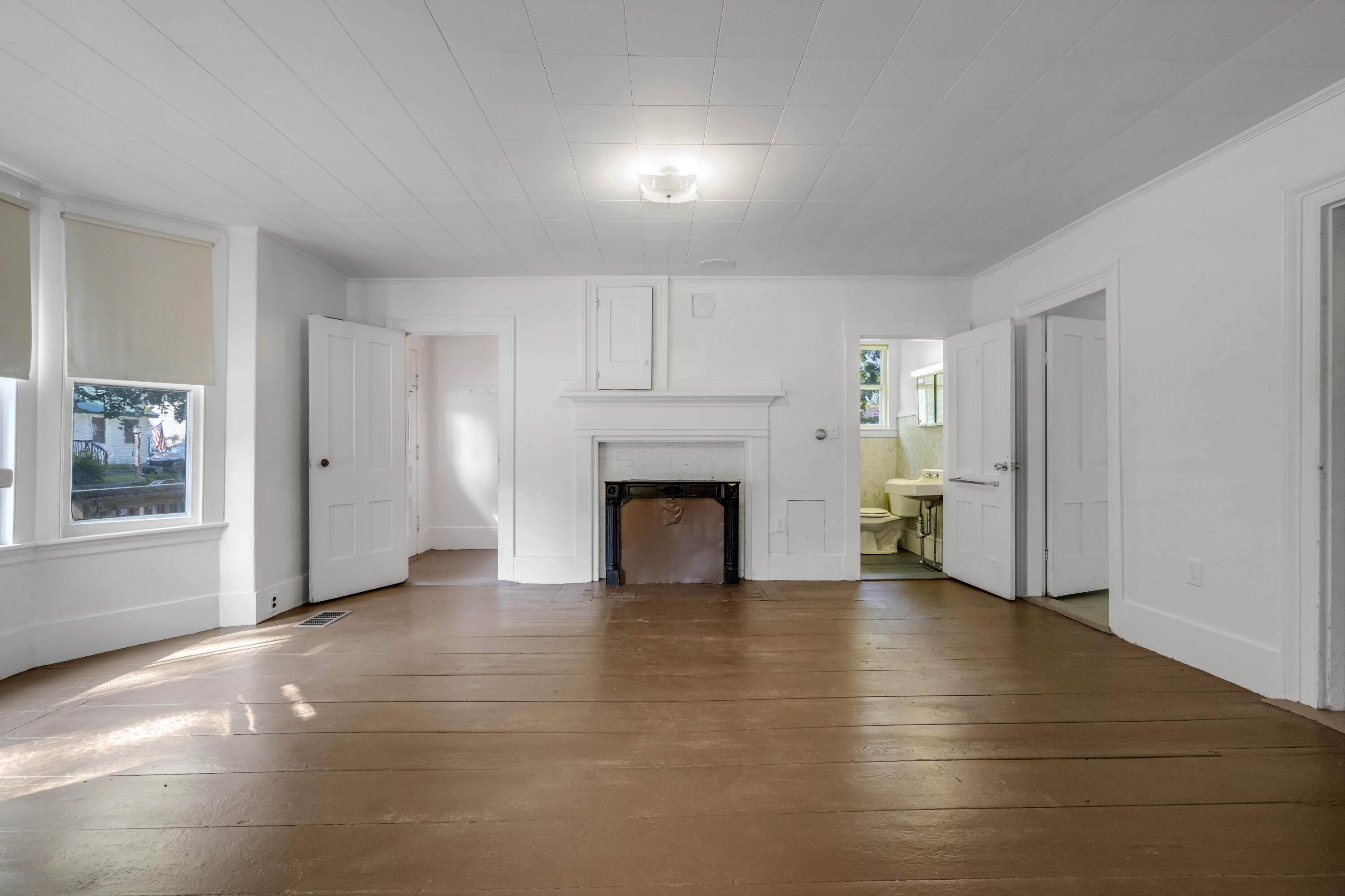 586 Plains Road