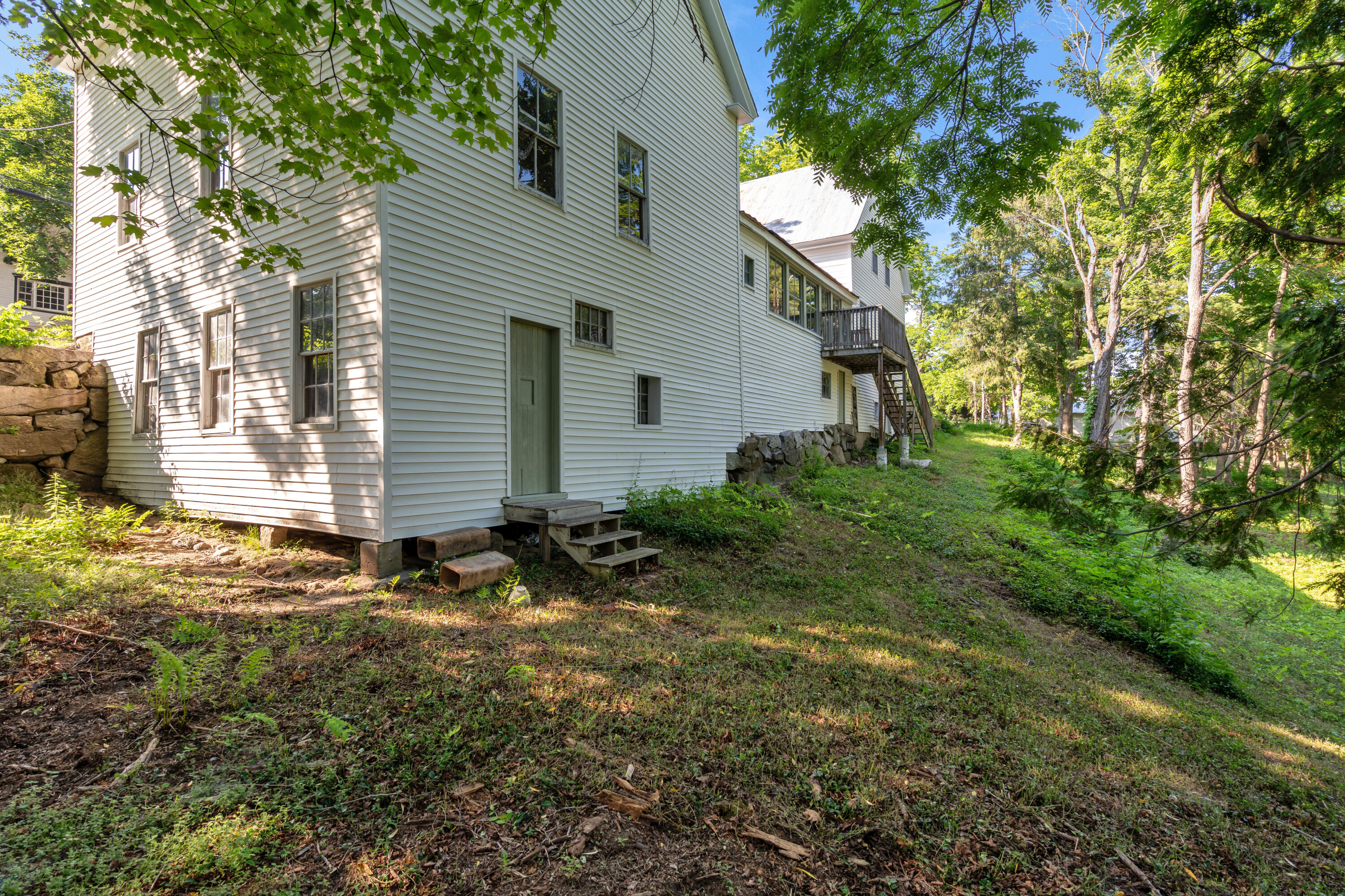 586 Plains Road