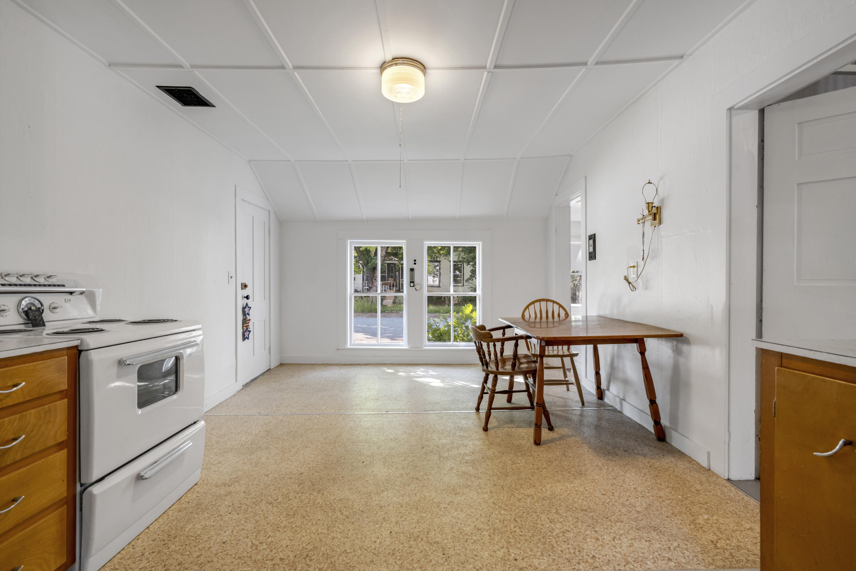 586 Plains Road