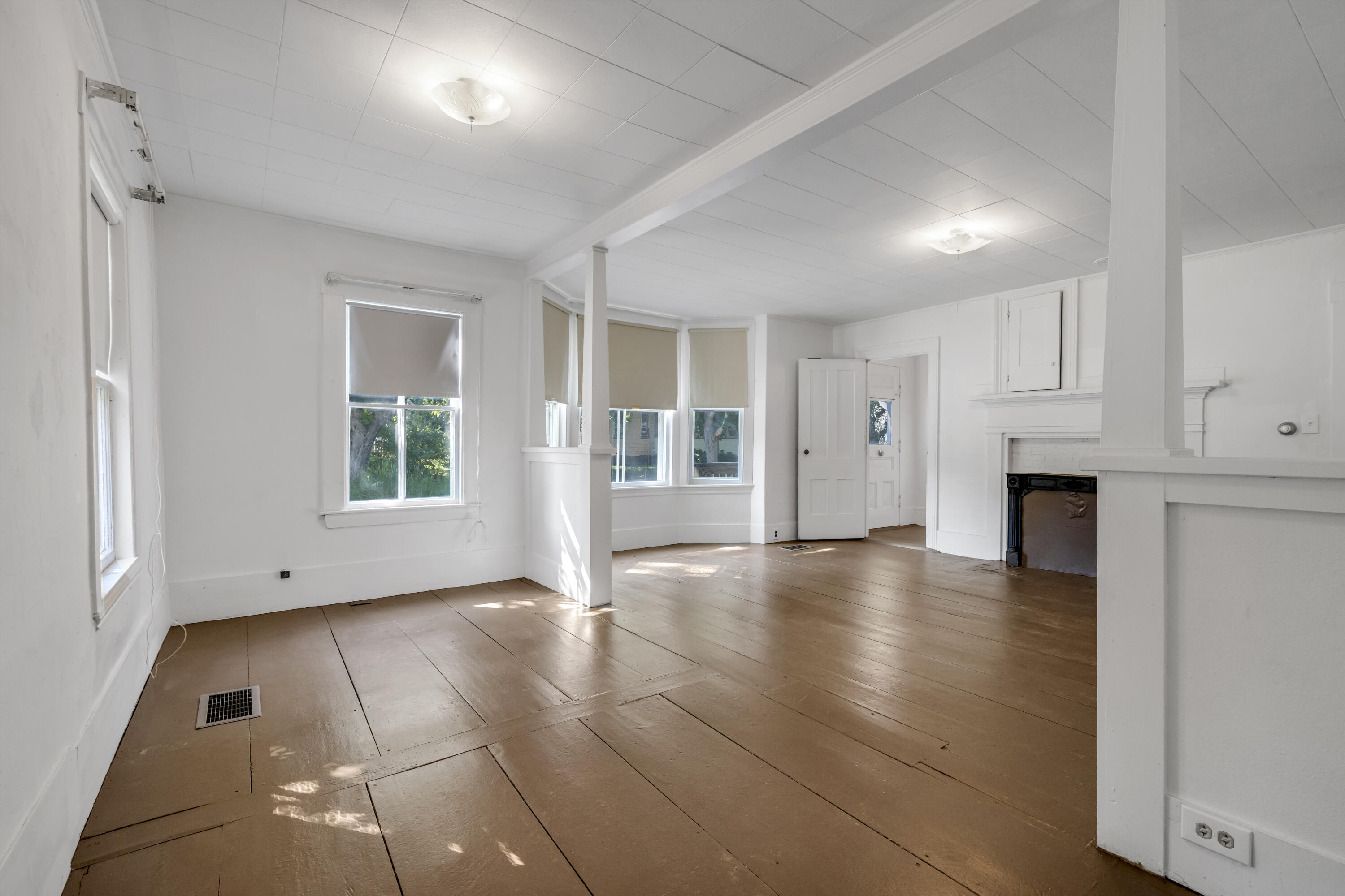 586 Plains Road